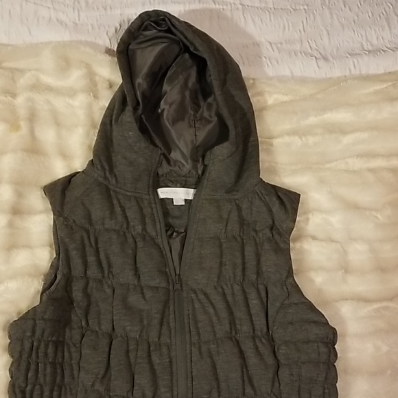 New York & Co Puffer vest - Picture 1 of 4